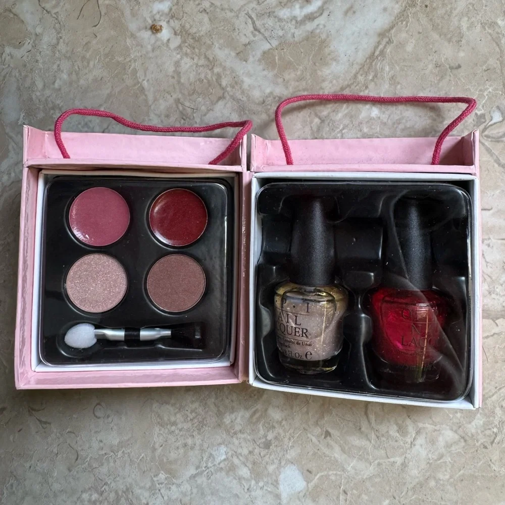 OPI Holiday in Hollywood Sweetheart Beauty Kit Nail Polish Eyeshadow Lip Gloss